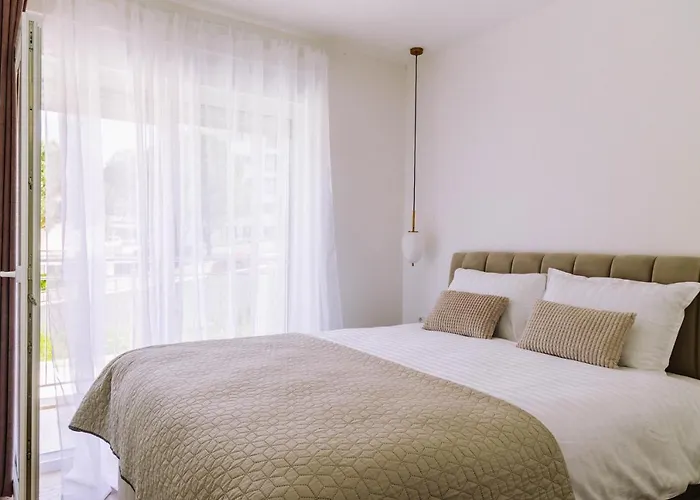 Brand New & Comfort Apartment L & L ,Free Parking + Close To Beach