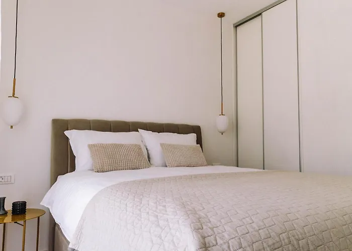 Brand New & Comfort Apartment L & L ,Free Parking + Close To Beach
