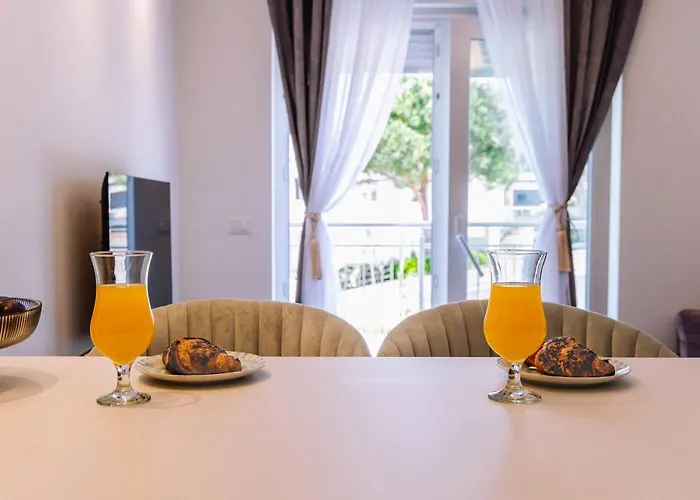 Brand New & Comfort Apartment L & L ,Free Parking + Close To Beach